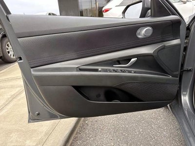 2023 Hyundai Elantra SE