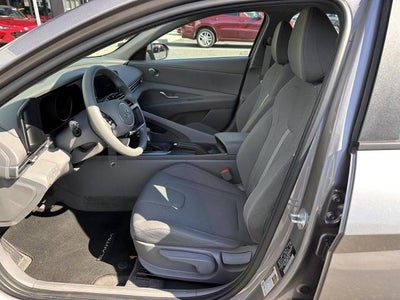 2023 Hyundai Elantra SE