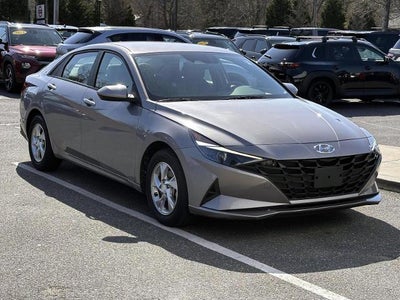 2023 Hyundai Elantra SE