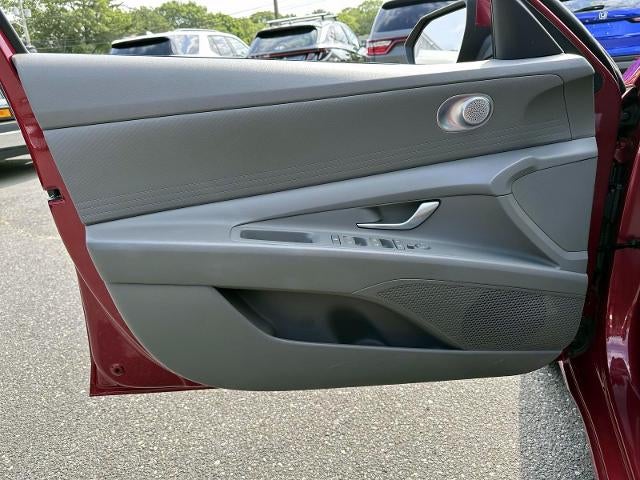 2023 Hyundai Elantra SE