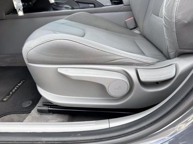2023 Hyundai Elantra SE