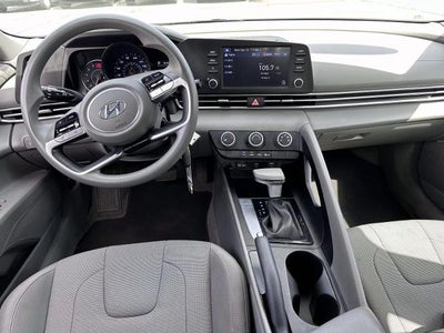 2023 Hyundai Elantra SE