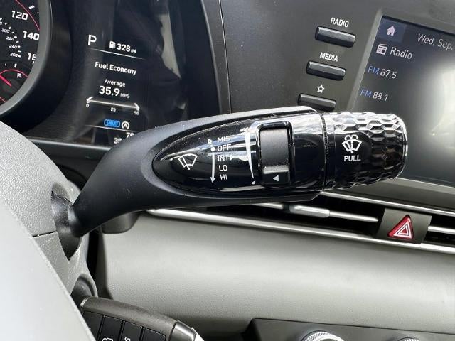 2023 Hyundai Elantra SE