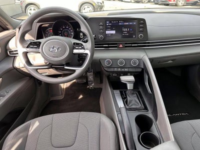 2023 Hyundai Elantra SE