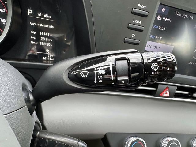 2023 Hyundai Elantra SE