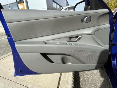 2023 Hyundai Elantra SE