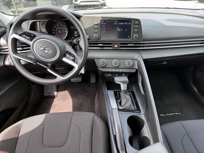 2023 Hyundai Elantra SE