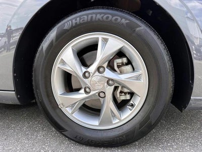 2023 Hyundai Elantra SE