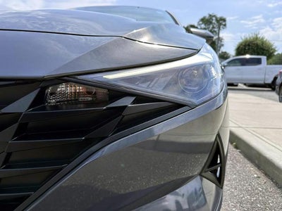 2023 Hyundai Elantra SE