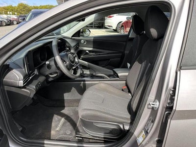 2023 Hyundai Elantra SE