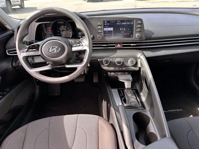 2023 Hyundai Elantra SE