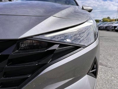 2023 Hyundai Elantra SE