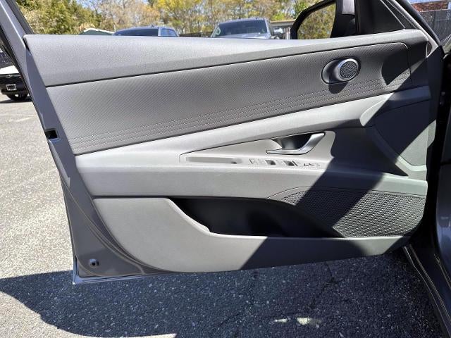 2023 Hyundai Elantra SE