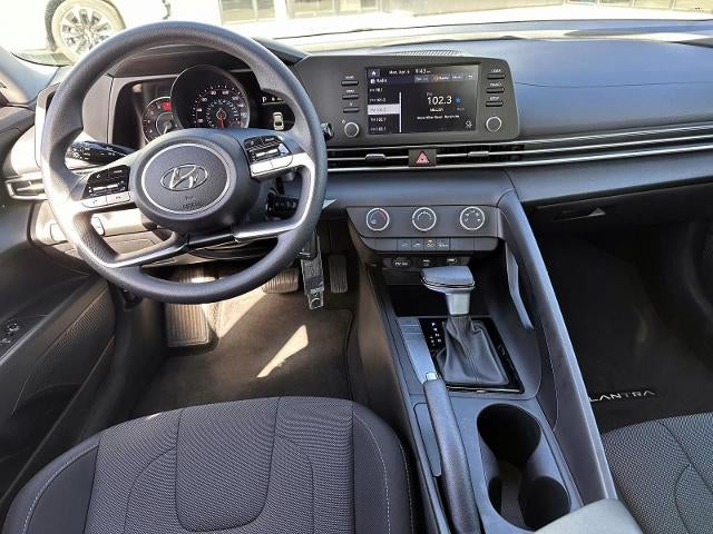 2023 Hyundai Elantra SE