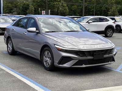 2025 Hyundai Elantra SE