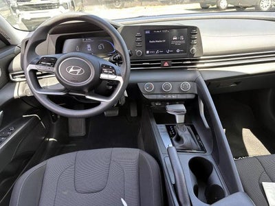 2024 Hyundai Elantra SE